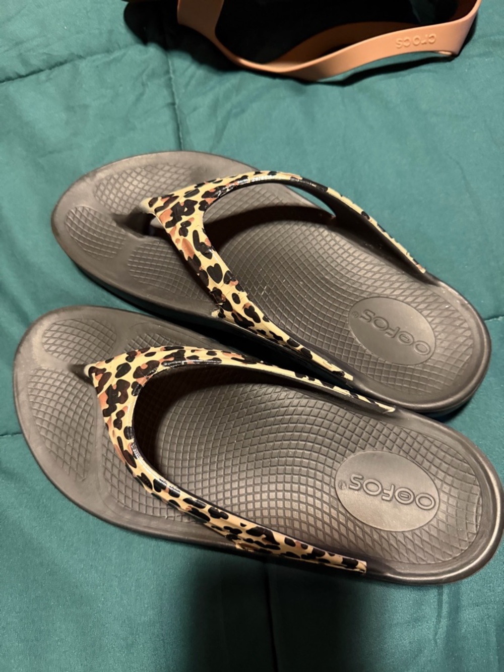 OOFOS Leopard Print Thong Sandals - Black and Tan
